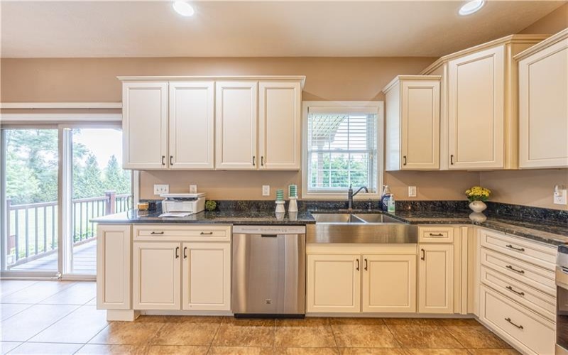 1104 Cross Creek Dr, Uniontown, 15401, 3 Bedrooms Bedrooms, ,2.1 BathroomsBathrooms,Residential,For Sale,Cross Creek Dr,1768848