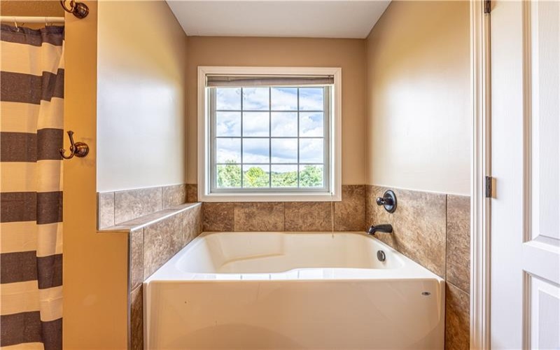 1104 Cross Creek Dr, Uniontown, 15401, 3 Bedrooms Bedrooms, ,2.1 BathroomsBathrooms,Residential,For Sale,Cross Creek Dr,1768848