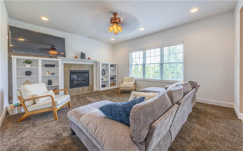 1104 Cross Creek Dr, Uniontown, 15401, 3 Bedrooms Bedrooms, ,2.1 BathroomsBathrooms,Residential,For Sale,Cross Creek Dr,1768848