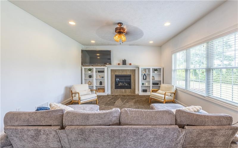 1104 Cross Creek Dr, Uniontown, 15401, 3 Bedrooms Bedrooms, ,2.1 BathroomsBathrooms,Residential,For Sale,Cross Creek Dr,1768848