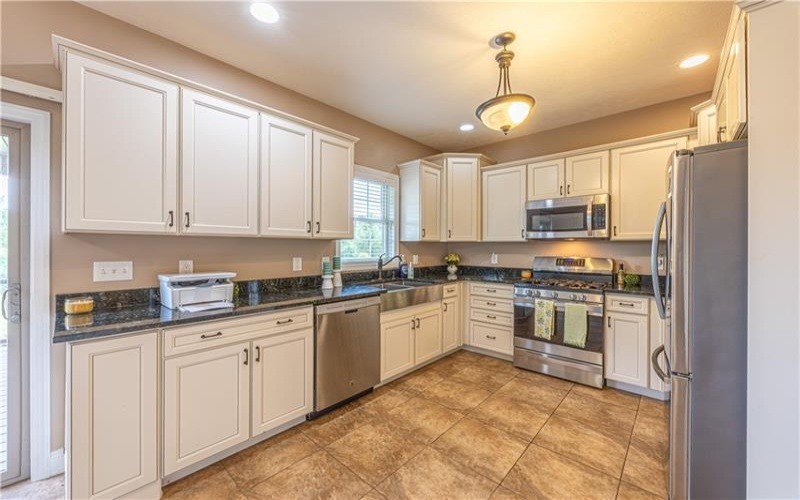 1104 Cross Creek Dr, Uniontown, 15401, 3 Bedrooms Bedrooms, ,2.1 BathroomsBathrooms,Residential,For Sale,Cross Creek Dr,1768848