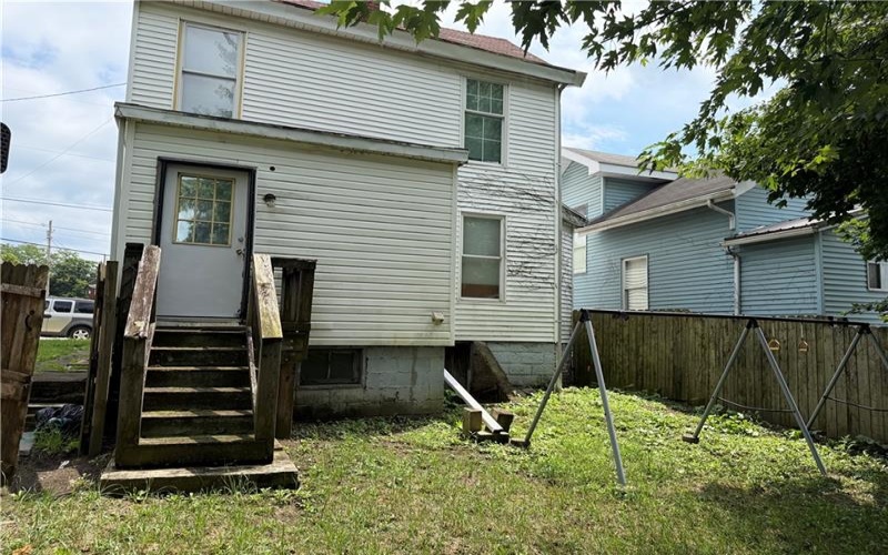 61 Cleveland Ave, Uniontown, 15401, 3 Bedrooms Bedrooms, ,1 BathroomBathrooms,Residential,For Sale,Cleveland Ave,1768883
