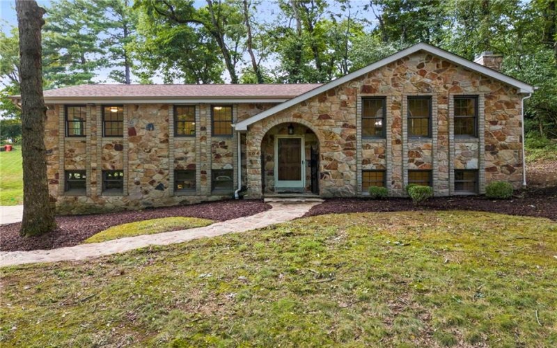 204 Fineview Dr, Canonsburg, 15317, 3 Bedrooms Bedrooms, 8 Rooms Rooms,2.1 BathroomsBathrooms,Residential,For Sale,Fineview Dr,1768891