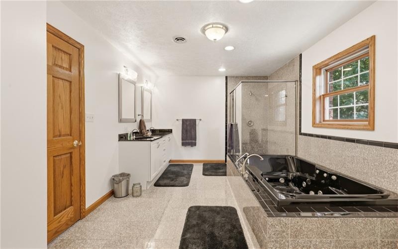 1004 Broderick Street, Berlin, 15530, 3 Bedrooms Bedrooms, ,2.1 BathroomsBathrooms,Residential,For Sale,Broderick Street,1769025