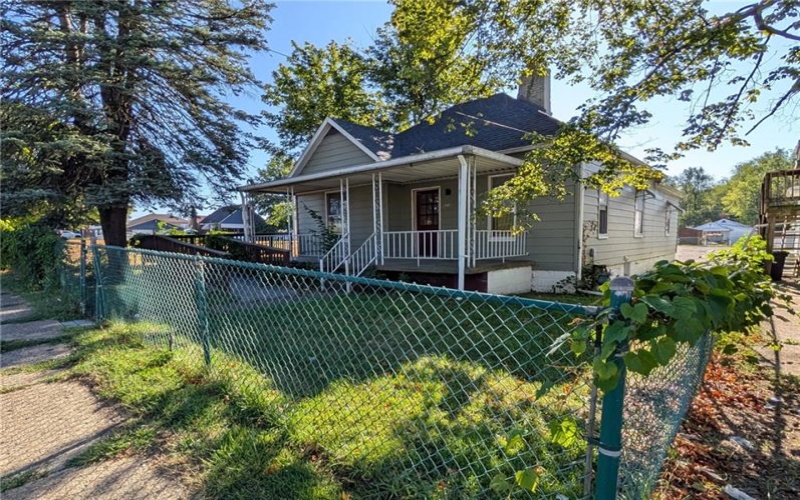 520 W Pike St, Meadowlands, 15347, 3 Bedrooms Bedrooms, 5 Rooms Rooms,1 BathroomBathrooms,Residential,For Sale,W Pike St,1749897