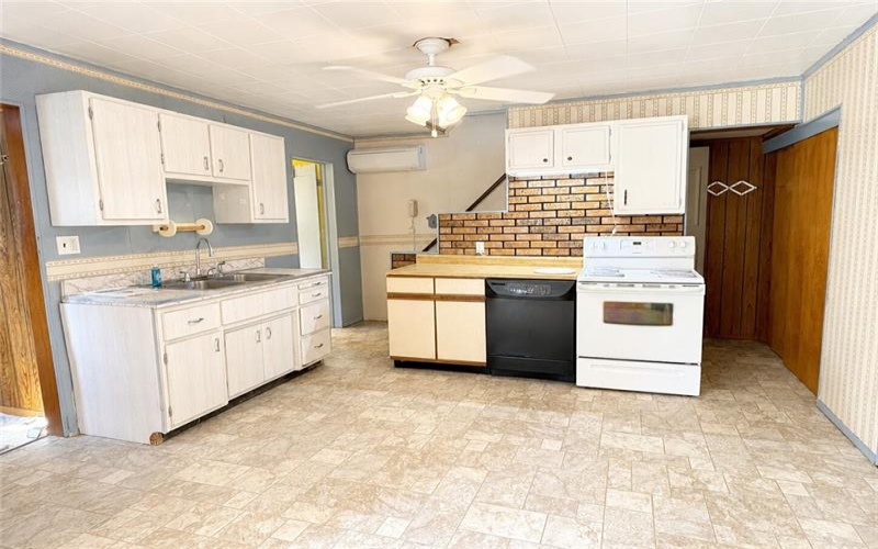 416 Grant St, Richeyville, 15358, 3 Bedrooms Bedrooms, ,1.1 BathroomsBathrooms,Residential,For Sale,Grant St,1765102