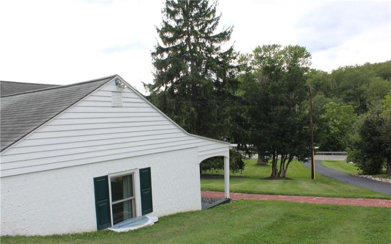 332 Waynesburg Rd, Washington, 15301, 3 Bedrooms Bedrooms, 8 Rooms Rooms,1 BathroomBathrooms,Residential,For Sale,Waynesburg Rd,1766877