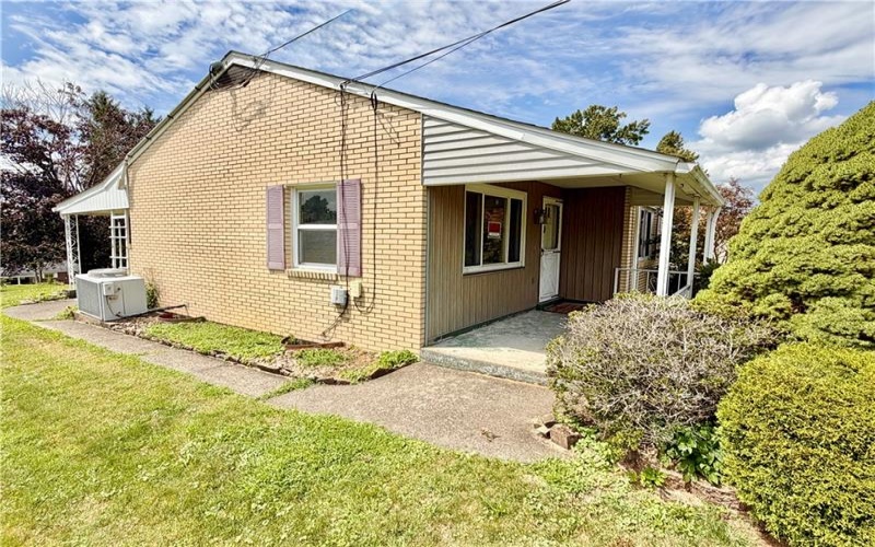 5 Suncrest Lane, Uniontown, 15401, 3 Bedrooms Bedrooms, 7 Rooms Rooms,2 BathroomsBathrooms,Residential,For Sale,Suncrest Lane,1768652