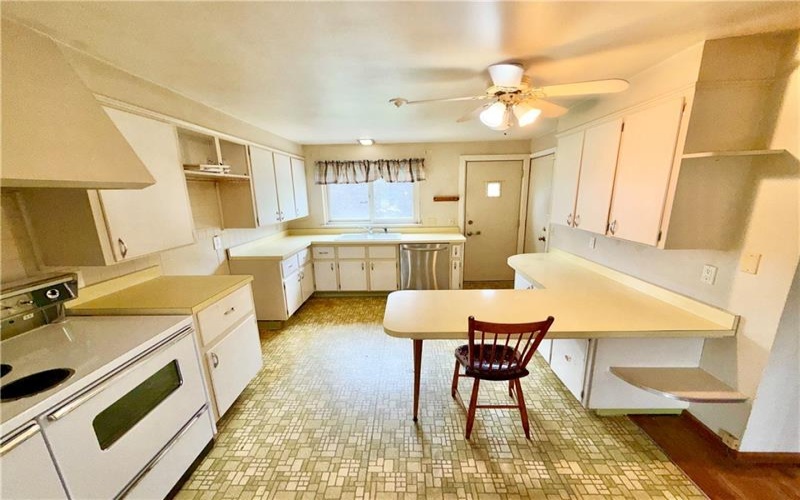 5 Suncrest Lane, Uniontown, 15401, 3 Bedrooms Bedrooms, 7 Rooms Rooms,2 BathroomsBathrooms,Residential,For Sale,Suncrest Lane,1768652