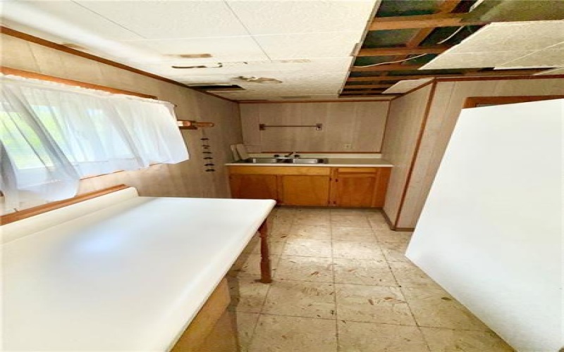 5 Suncrest Lane, Uniontown, 15401, 3 Bedrooms Bedrooms, 7 Rooms Rooms,2 BathroomsBathrooms,Residential,For Sale,Suncrest Lane,1768652