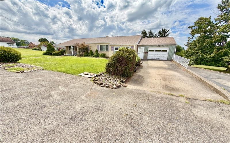 5 Suncrest Lane, Uniontown, 15401, 3 Bedrooms Bedrooms, 7 Rooms Rooms,2 BathroomsBathrooms,Residential,For Sale,Suncrest Lane,1768652