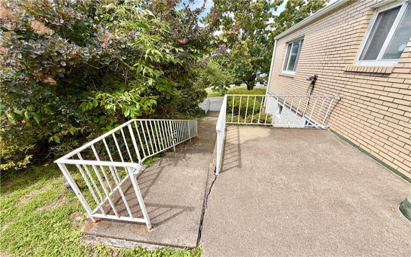 5 Suncrest Lane, Uniontown, 15401, 3 Bedrooms Bedrooms, 7 Rooms Rooms,2 BathroomsBathrooms,Residential,For Sale,Suncrest Lane,1768652
