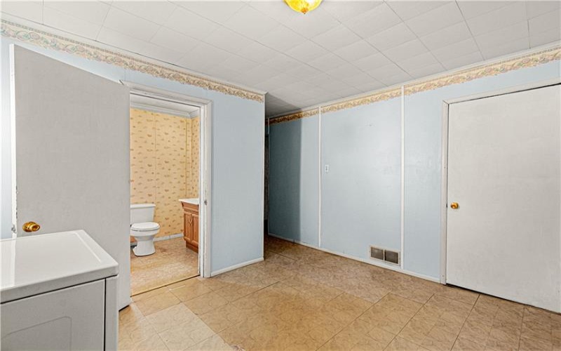 127 Poplar Street, Ellsworth, 15331, 4 Bedrooms Bedrooms, 7 Rooms Rooms,1 BathroomBathrooms,Residential,For Sale,Poplar Street,1768895