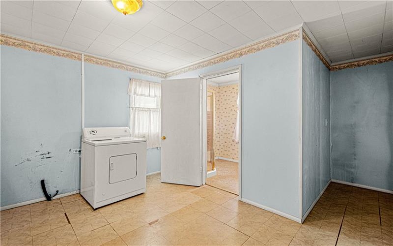 127 Poplar Street, Ellsworth, 15331, 4 Bedrooms Bedrooms, 7 Rooms Rooms,1 BathroomBathrooms,Residential,For Sale,Poplar Street,1768895