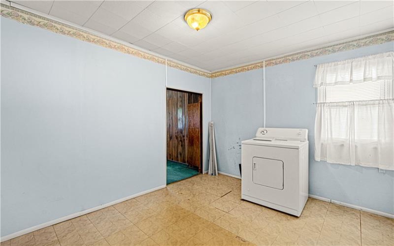 127 Poplar Street, Ellsworth, 15331, 4 Bedrooms Bedrooms, 7 Rooms Rooms,1 BathroomBathrooms,Residential,For Sale,Poplar Street,1768895