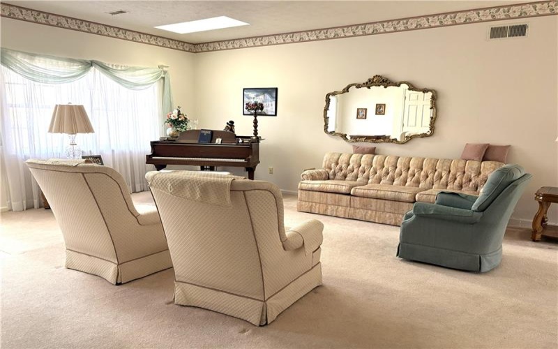 2750 Iowa Dr, Lower Burrell, 15068, 3 Bedroom Bedrooms, 7 Room Rooms,2.1 BathroomBathrooms,Residential,For Sale,Iowa Dr,1769053