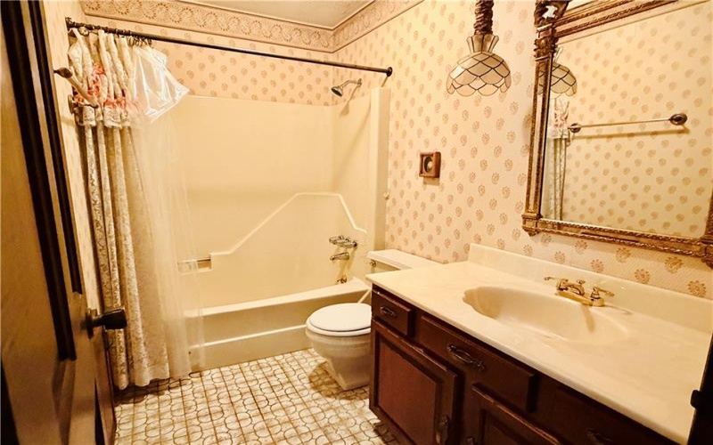 225 End Rd, Brownsville, 15417, 5 Bedrooms Bedrooms, ,1.2 BathroomsBathrooms,Residential,For Sale,End Rd,1769089
