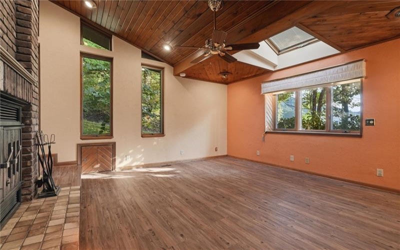 107 Jeanine Ct., Trafford, 15085, 3 Bedrooms Bedrooms, 11 Rooms Rooms,2.1 BathroomsBathrooms,Residential,For Sale,Jeanine Ct.,1769110