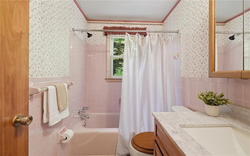 107 Jeanine Ct., Trafford, 15085, 3 Bedrooms Bedrooms, 11 Rooms Rooms,2.1 BathroomsBathrooms,Residential,For Sale,Jeanine Ct.,1769110