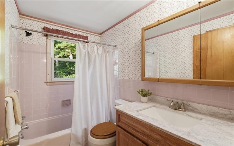 107 Jeanine Ct., Trafford, 15085, 3 Bedrooms Bedrooms, 11 Rooms Rooms,2.1 BathroomsBathrooms,Residential,For Sale,Jeanine Ct.,1769110