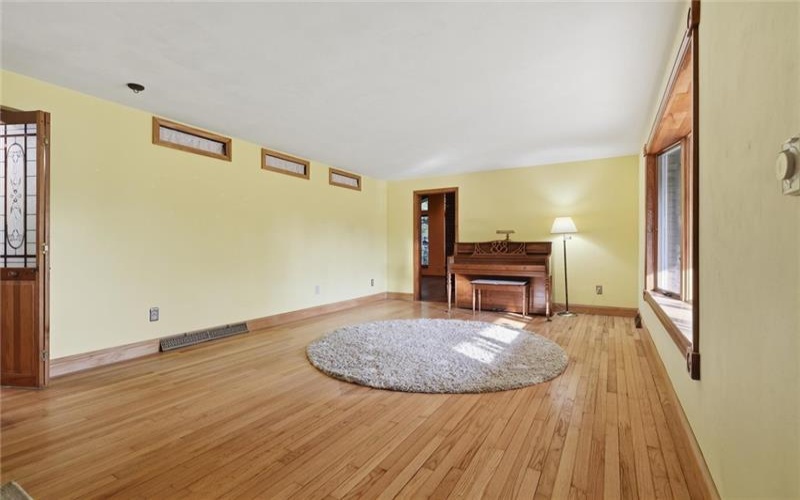 107 Jeanine Ct., Trafford, 15085, 3 Bedrooms Bedrooms, 11 Rooms Rooms,2.1 BathroomsBathrooms,Residential,For Sale,Jeanine Ct.,1769110