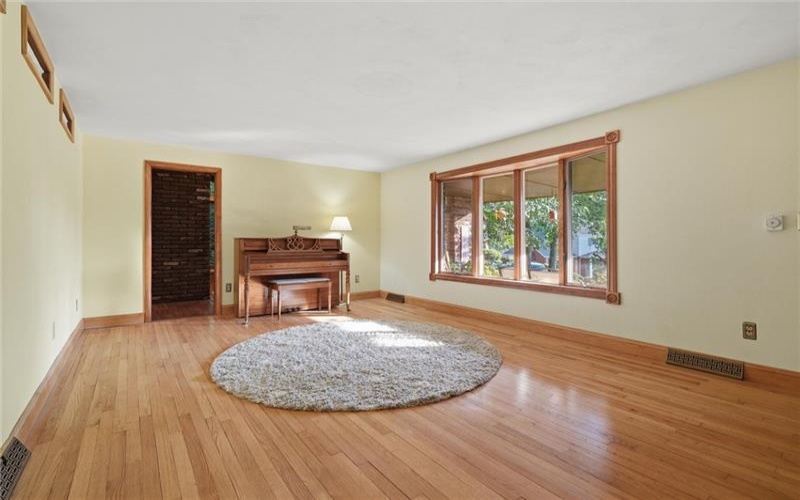 107 Jeanine Ct., Trafford, 15085, 3 Bedrooms Bedrooms, 11 Rooms Rooms,2.1 BathroomsBathrooms,Residential,For Sale,Jeanine Ct.,1769110
