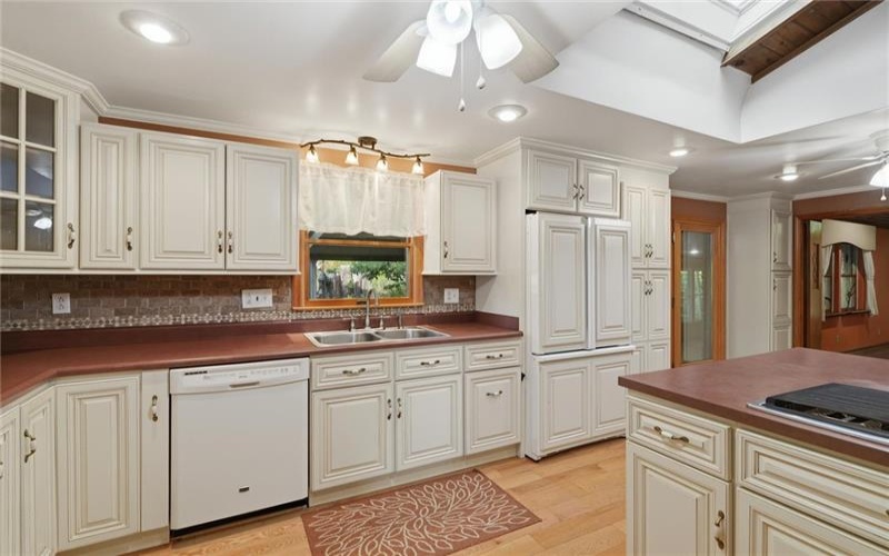 107 Jeanine Ct., Trafford, 15085, 3 Bedrooms Bedrooms, 11 Rooms Rooms,2.1 BathroomsBathrooms,Residential,For Sale,Jeanine Ct.,1769110