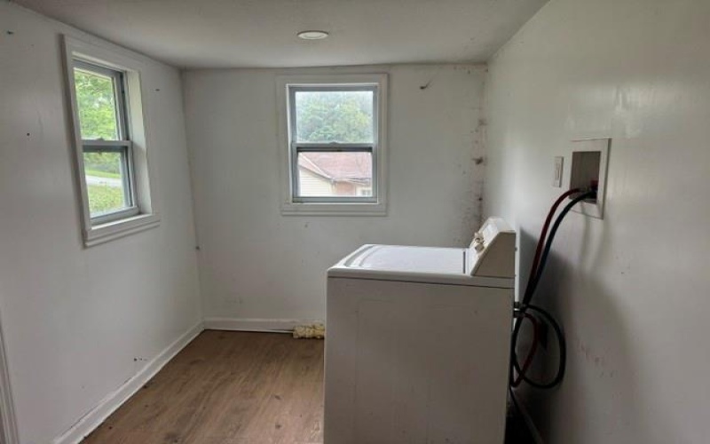 1227 Davis Ave, Washington, 15301, 2 Bedrooms Bedrooms, 4 Rooms Rooms,1 BathroomBathrooms,Residential,For Sale,Davis Ave,1769206