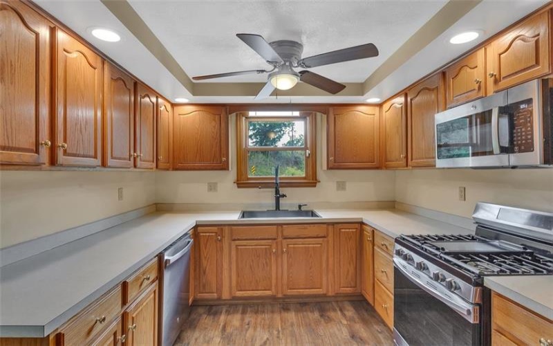 690 Lakeview Drive, Washington, 15301, 3 Bedrooms Bedrooms, 7 Rooms Rooms,2 BathroomsBathrooms,Residential,For Sale,Lakeview Drive,1768379