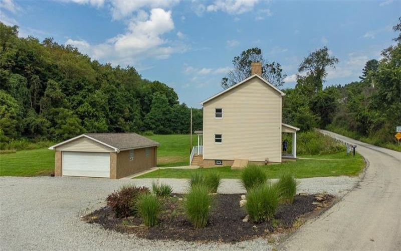 690 Lakeview Drive, Washington, 15301, 3 Bedrooms Bedrooms, 7 Rooms Rooms,2 BathroomsBathrooms,Residential,For Sale,Lakeview Drive,1768379