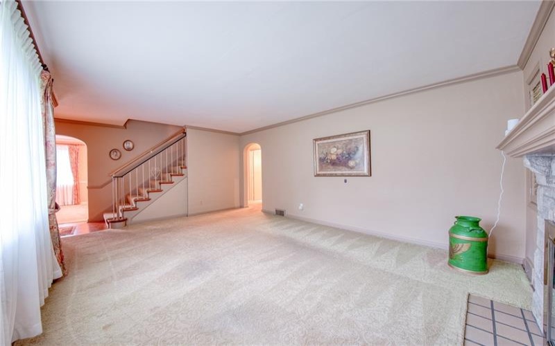 209 Glenview Drive, New Kensington, 15068, 3 Bedrooms Bedrooms, 9 Rooms Rooms,2.1 BathroomsBathrooms,Residential,For Sale,Glenview Drive,1769244
