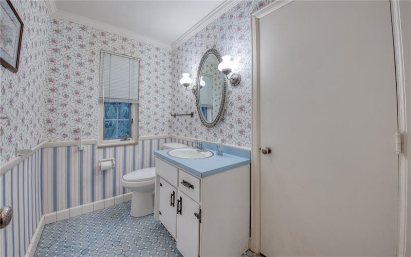 209 Glenview Drive, New Kensington, 15068, 3 Bedrooms Bedrooms, 9 Rooms Rooms,2.1 BathroomsBathrooms,Residential,For Sale,Glenview Drive,1769244