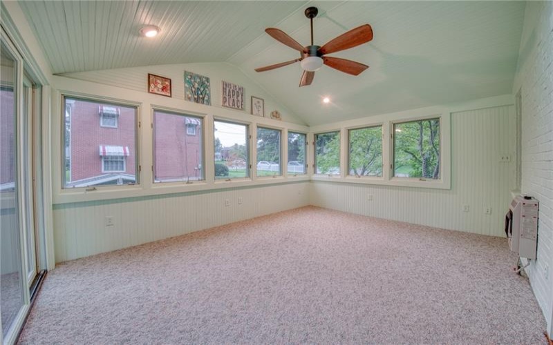 209 Glenview Drive, New Kensington, 15068, 3 Bedrooms Bedrooms, 9 Rooms Rooms,2.1 BathroomsBathrooms,Residential,For Sale,Glenview Drive,1769244