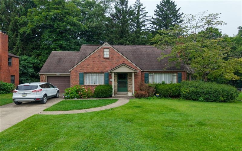 209 Glenview Drive, New Kensington, 15068, 3 Bedrooms Bedrooms, 9 Rooms Rooms,2.1 BathroomsBathrooms,Residential,For Sale,Glenview Drive,1769244