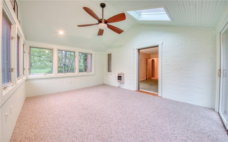 209 Glenview Drive, New Kensington, 15068, 3 Bedrooms Bedrooms, 9 Rooms Rooms,2.1 BathroomsBathrooms,Residential,For Sale,Glenview Drive,1769244