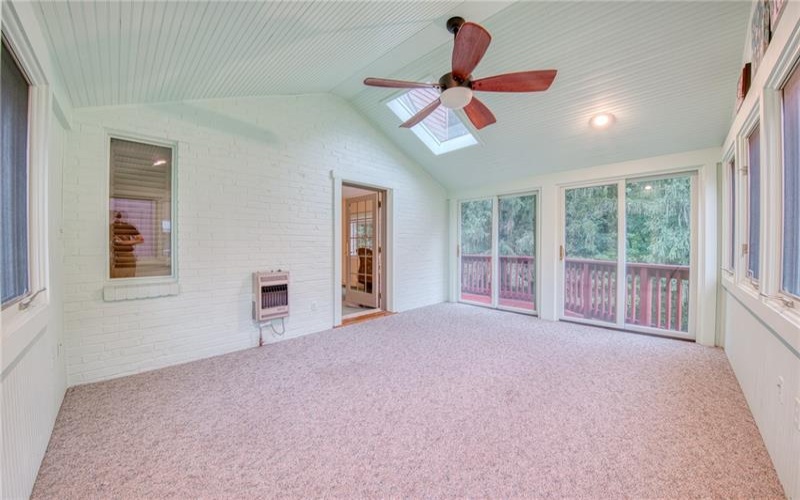 209 Glenview Drive, New Kensington, 15068, 3 Bedrooms Bedrooms, 9 Rooms Rooms,2.1 BathroomsBathrooms,Residential,For Sale,Glenview Drive,1769244