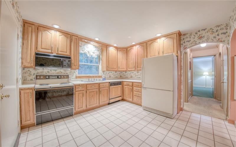 209 Glenview Drive, New Kensington, 15068, 3 Bedrooms Bedrooms, 9 Rooms Rooms,2.1 BathroomsBathrooms,Residential,For Sale,Glenview Drive,1769244