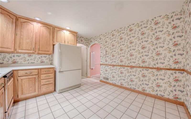 209 Glenview Drive, New Kensington, 15068, 3 Bedrooms Bedrooms, 9 Rooms Rooms,2.1 BathroomsBathrooms,Residential,For Sale,Glenview Drive,1769244