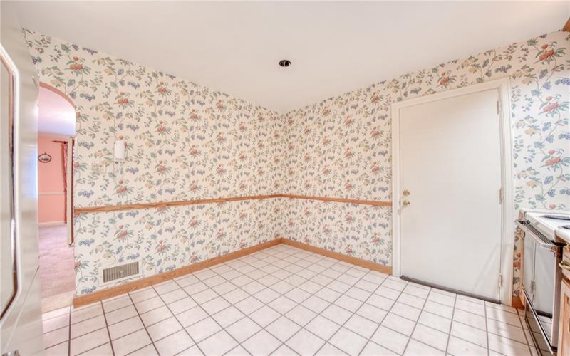 209 Glenview Drive, New Kensington, 15068, 3 Bedrooms Bedrooms, 9 Rooms Rooms,2.1 BathroomsBathrooms,Residential,For Sale,Glenview Drive,1769244