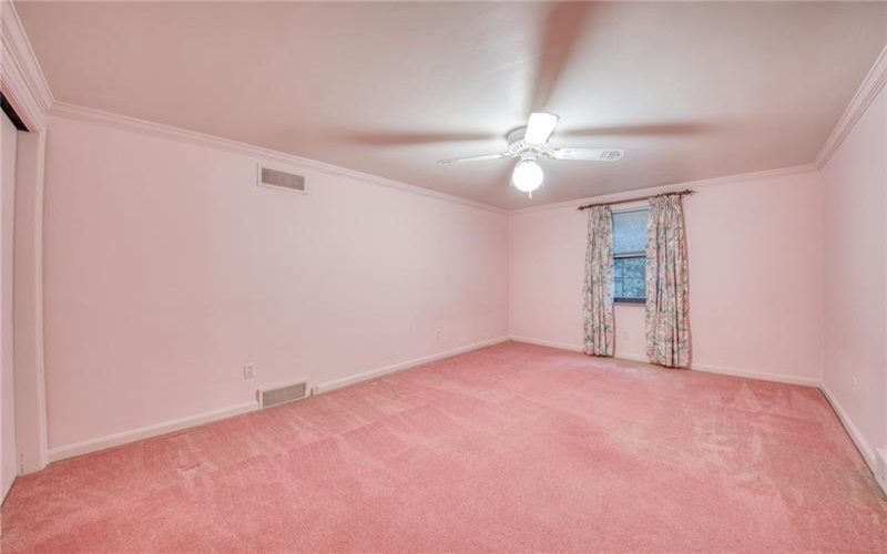 209 Glenview Drive, New Kensington, 15068, 3 Bedrooms Bedrooms, 9 Rooms Rooms,2.1 BathroomsBathrooms,Residential,For Sale,Glenview Drive,1769244