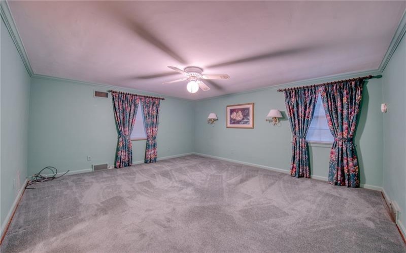 209 Glenview Drive, New Kensington, 15068, 3 Bedrooms Bedrooms, 9 Rooms Rooms,2.1 BathroomsBathrooms,Residential,For Sale,Glenview Drive,1769244