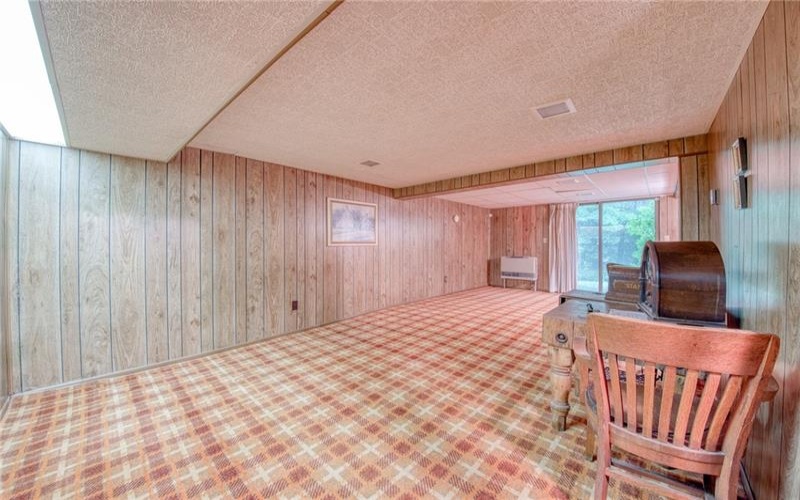 209 Glenview Drive, New Kensington, 15068, 3 Bedrooms Bedrooms, 9 Rooms Rooms,2.1 BathroomsBathrooms,Residential,For Sale,Glenview Drive,1769244