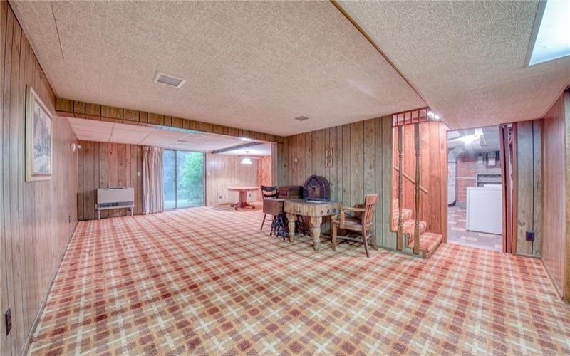 209 Glenview Drive, New Kensington, 15068, 3 Bedrooms Bedrooms, 9 Rooms Rooms,2.1 BathroomsBathrooms,Residential,For Sale,Glenview Drive,1769244