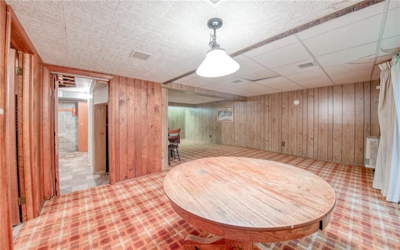 209 Glenview Drive, New Kensington, 15068, 3 Bedrooms Bedrooms, 9 Rooms Rooms,2.1 BathroomsBathrooms,Residential,For Sale,Glenview Drive,1769244