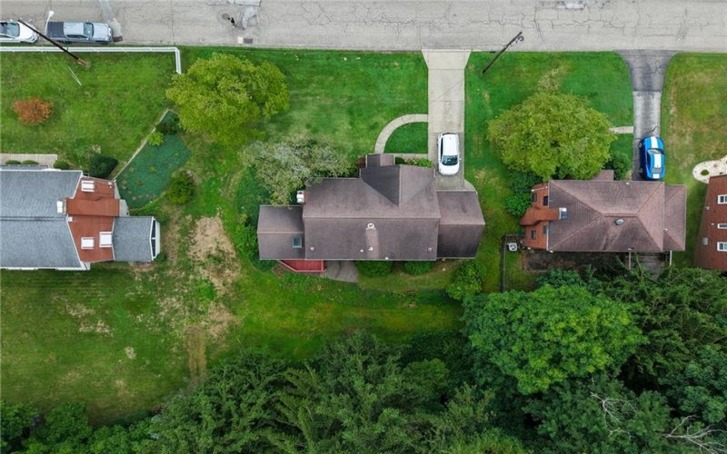 209 Glenview Drive, New Kensington, 15068, 3 Bedrooms Bedrooms, 9 Rooms Rooms,2.1 BathroomsBathrooms,Residential,For Sale,Glenview Drive,1769244