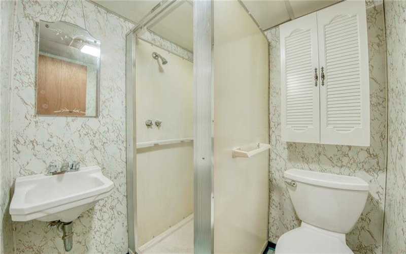 209 Glenview Drive, New Kensington, 15068, 3 Bedrooms Bedrooms, 9 Rooms Rooms,2.1 BathroomsBathrooms,Residential,For Sale,Glenview Drive,1769244