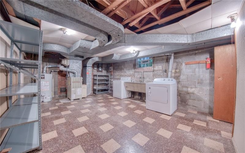 209 Glenview Drive, New Kensington, 15068, 3 Bedrooms Bedrooms, 9 Rooms Rooms,2.1 BathroomsBathrooms,Residential,For Sale,Glenview Drive,1769244