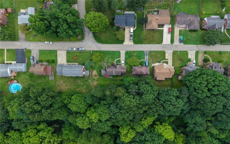 209 Glenview Drive, New Kensington, 15068, 3 Bedrooms Bedrooms, 9 Rooms Rooms,2.1 BathroomsBathrooms,Residential,For Sale,Glenview Drive,1769244