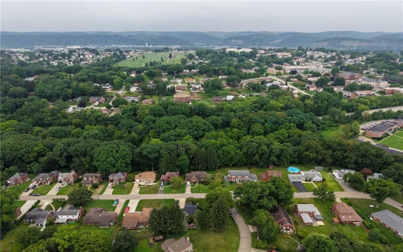 209 Glenview Drive, New Kensington, 15068, 3 Bedrooms Bedrooms, 9 Rooms Rooms,2.1 BathroomsBathrooms,Residential,For Sale,Glenview Drive,1769244