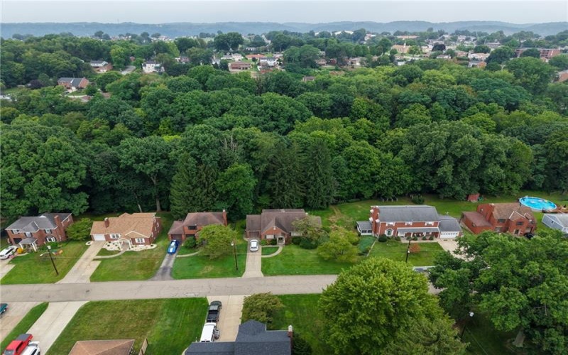 209 Glenview Drive, New Kensington, 15068, 3 Bedrooms Bedrooms, 9 Rooms Rooms,2.1 BathroomsBathrooms,Residential,For Sale,Glenview Drive,1769244